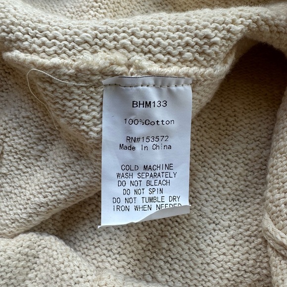 Bohme women’s Cream Short Overalls with Front Pocket, size M - Picture 7 of 7